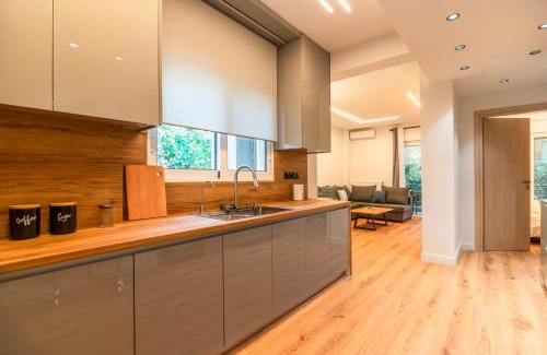 Palaio Faliro Apartment | Cozy 2-Bedroom by Flisvos Marina