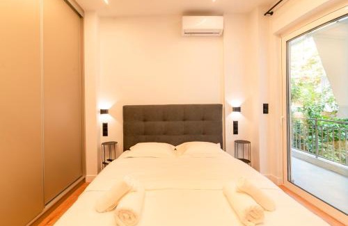 Palaio Faliro Apartment | Cozy 2-Bedroom by Flisvos Marina