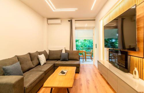 Palaio Faliro Apartment | Cozy 2-Bedroom by Flisvos Marina
