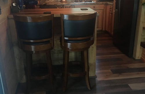 Whittier Cabin | Cozy 2-bedroom cabin in charming Whittier with WiFi, AC