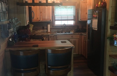 Whittier Cabin | Cozy 2-bedroom cabin in charming Whittier with WiFi, AC