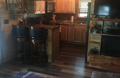 Whittier Cabin | Cozy 2-bedroom cabin in charming Whittier with WiFi, AC