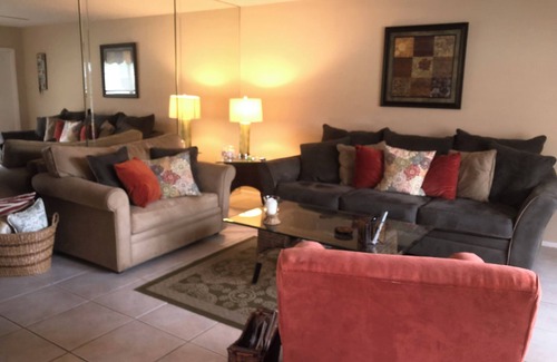 Florida Ridge Condo | Cozy 2-bedroom condo in enchanting Vero Beach