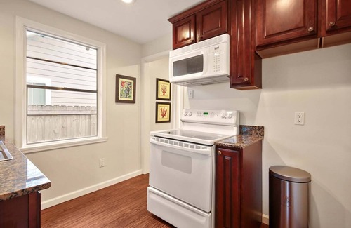 Bay St Louis Cottage | Cozy 2-bedroom cottage near Bay Saint Louis Harbor