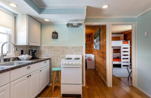 Lakeside Cottage | Cozy 2-bedroom Cottage with Access to Bantam Lake