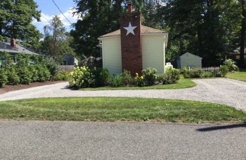 Lakeside Cottage | Cozy 2-bedroom Cottage with Access to Bantam Lake