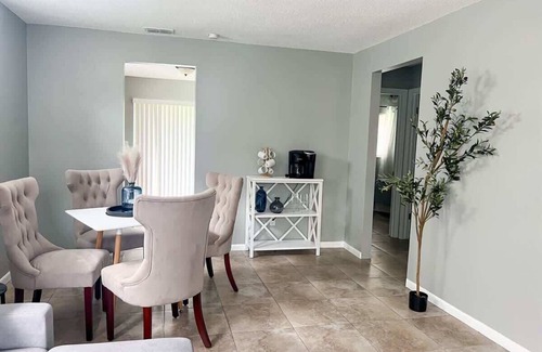 Dade City House | 🌻 Cozy 2 Bedroom Home, Dade City #2 | Perfect for Short or Extended Stays!