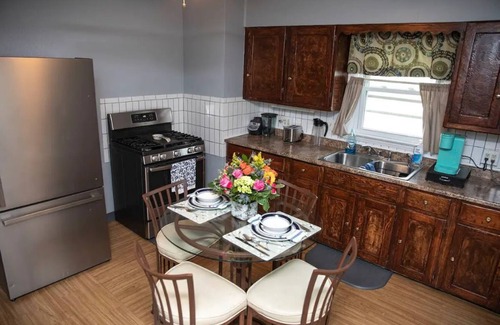 West New Haven House | Cozy 2 bedroom home located minutes from downtown