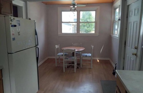 Highland Square Apartment | Cozy 2 bedroom in Highland Square, pets welcome!