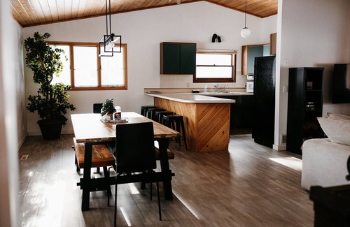 Crosslake Cabin | Cozy 2 Bedroom Lakefront Cabin on Crosslake w/Sauna