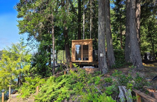 Shelton Cabin | Cozy 2-bedroom lakefront cabin with tranquil views and sauna