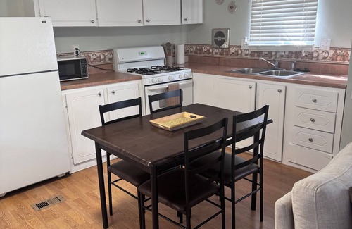 Kirtland House | Cozy 2-bedroom mobile home with WiFi, AC in Kirtland.