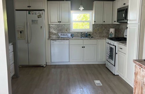 Marathon House | Cozy 2-bedroom mobile home in enchanting Marathon with WiFi, AC.