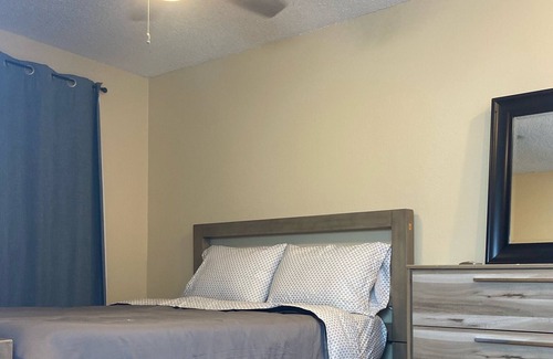 South End House | Cozy 2 bedroom near mall