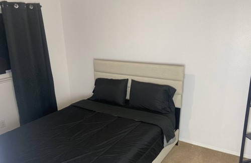 South End House | Cozy 2 bedroom near mall