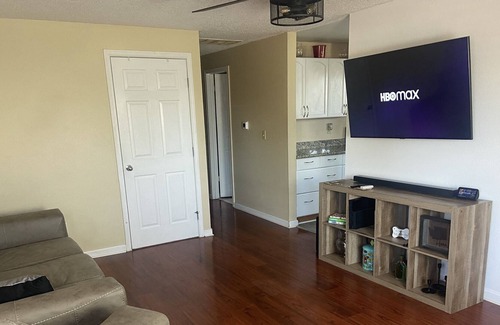 South End House | Cozy 2 bedroom near mall