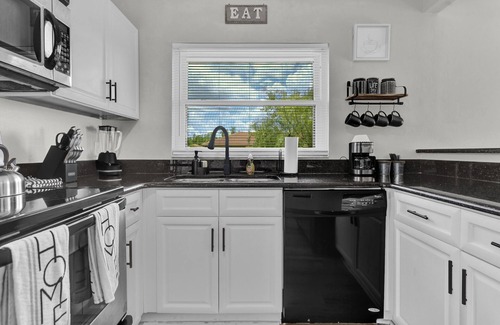 Poinciana House | Cozy 2-bedroom Townhouse 35 mins to Disney Parks!