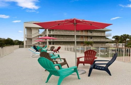 Historic Downtown Kissimmee Hotel | Cozy 2 DBL Beds Room w 2 Pool Beds Near Local-favorite Spots