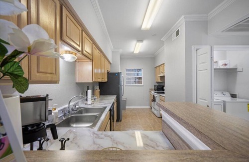 Cherrywood Apartment | Cozy 2B/2B-Heart of ATX-Walk to Moody UT ACL & SXSW