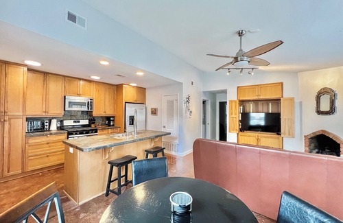 St. Edwards Apartment | Cozy 2bd/1br Apt mins Away From Downtown