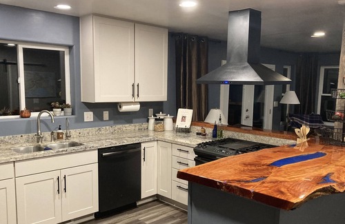 Happy Jack Cabin | Cozy 2bd/ba premium cabin in the cool pines of Happy Jack!