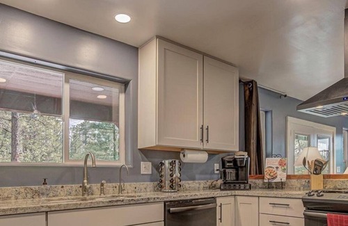 Happy Jack Cabin | Cozy 2bd/ba premium cabin in the cool pines of Happy Jack!