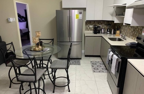 New Kingston Apartment | Cozy 2bedroom condo with 24/7 security, free Wi-Fi, and free Parking.