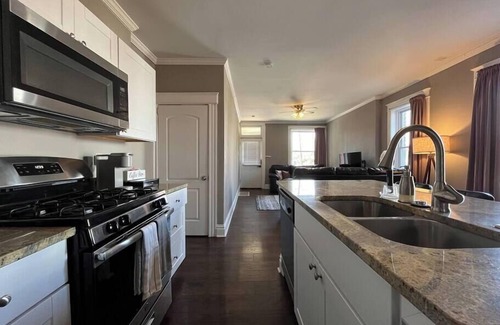 Tower Grove East Apartment | Cozy 2BR-1BA Backyard & King Bed