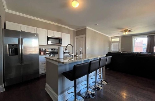 Tower Grove East Apartment | Cozy 2BR-1BA Backyard & King Bed