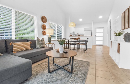 Boca Raton Apartment | Cozy 2BR, 2BA apartment on top floor in quiet West Boca Raton community
