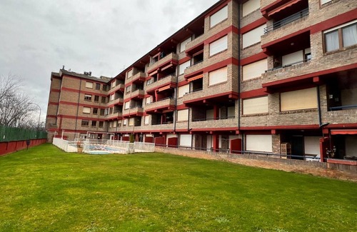 Jaca Apartment | Cozy 2BR Apartment with Pool in Jaca – Sleeps 6, 2 Bathrooms