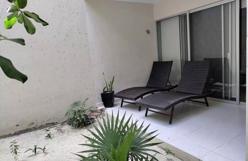 Progreso Municipality Apartment | Cozy 2BR Apt, 50 meters from the beach with large pool