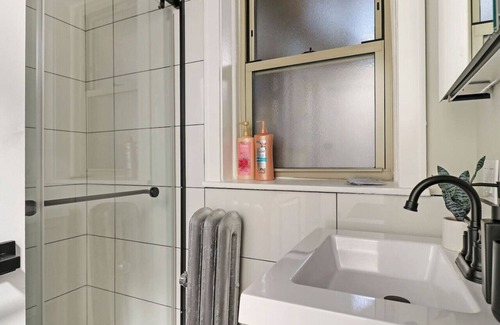 Chicago Apartment | Cozy 2BR Apt - Perfect for a Seamless Stay