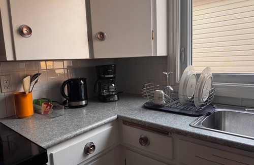 Winnipeg House | Cozy 2BR in Winnipeg. Near airport, food, transport. Your home away from home.