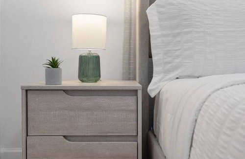 Des Plaines Apartment | Cozy 2BR Near O Hare Free WiFi and Parking