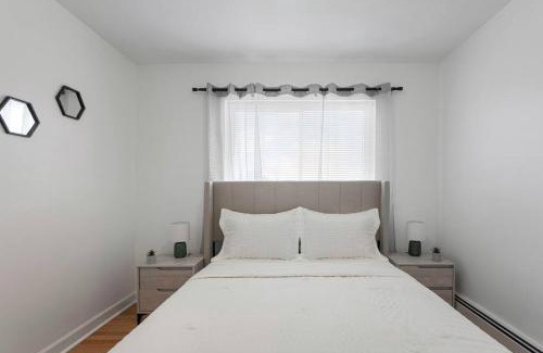 Des Plaines Apartment | Cozy 2BR Near O Hare Free WiFi and Parking