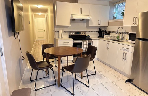 East Side House | Cozy 2BR Suite | Near Skytrain | Close to DT Vancouver