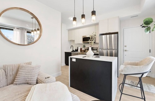 Niagara Falls Apartment | Cozy 2BR Suite with Parking and Sofa Bed and Sleeps 6