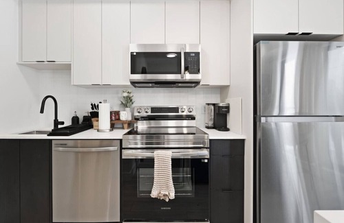 Niagara Falls Apartment | Cozy 2BR Suite with Parking and Sofa Bed and Sleeps 6