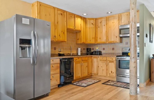 Wildernest House | Cozy 2BR w/Great Views - Near Trails!