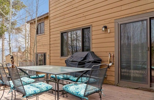 Wildernest House | Cozy 2BR w/Great Views - Near Trails!