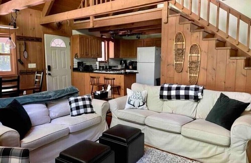 Freedom House | Cozy 3-bdrm with Ossipee Lake access, near White Mntns, Skiing, Shopping, Hiking