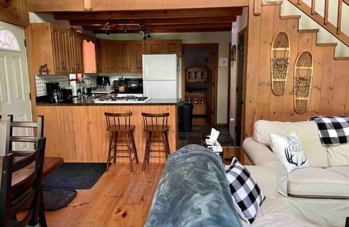 Freedom House | Cozy 3-bdrm with Ossipee Lake access, near White Mntns, Skiing, Shopping, Hiking