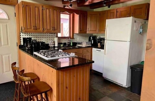 Freedom House | Cozy 3-bdrm with Ossipee Lake access, near White Mntns, Skiing, Shopping, Hiking