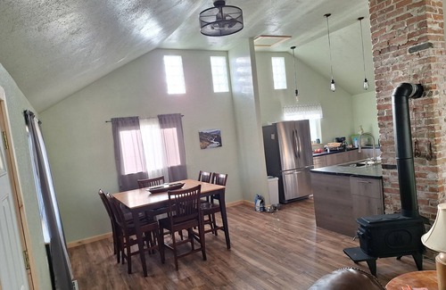 Thermopolis House | Cozy, 3 bed - 2 bath home, all amenities. Perfect for fishing & exploring area