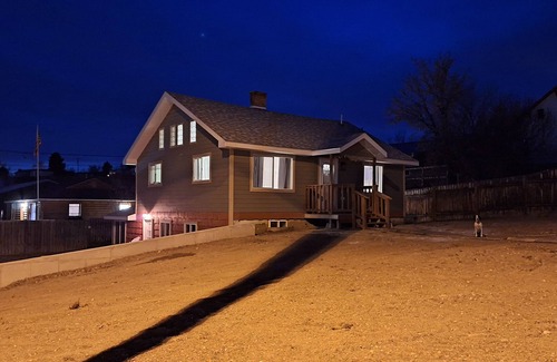 Thermopolis House | Cozy, 3 bed - 2 bath home, all amenities. Perfect for fishing & exploring area