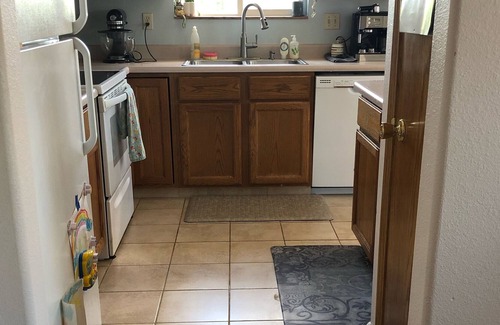 Rapid City House | {COZY} 3 bed, 2 bath house- kid friendly with a playroom!