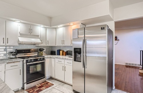 Southeast House | Cozy 3 Bedroom 3 Bath Denver