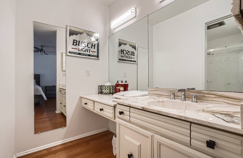 Southeast House | Cozy 3 Bedroom 3 Bath Denver