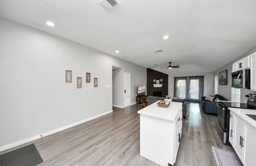 Pecan Grove House | Cozy 3-bedroom bungalow in Richmond, TX